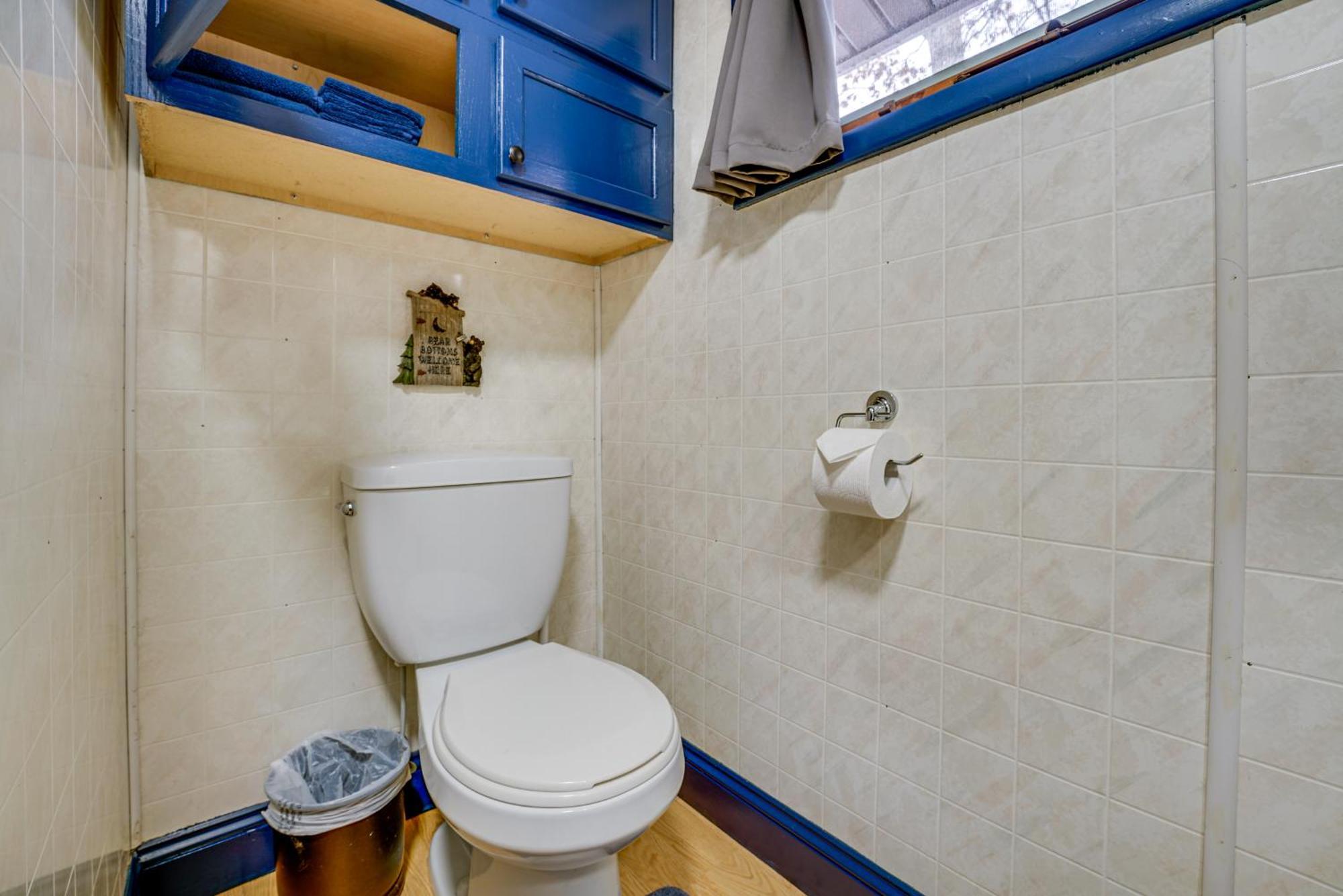 Pet-Friendly Irons Cottage About 4 Mi To Sand Lake! Экстерьер фото