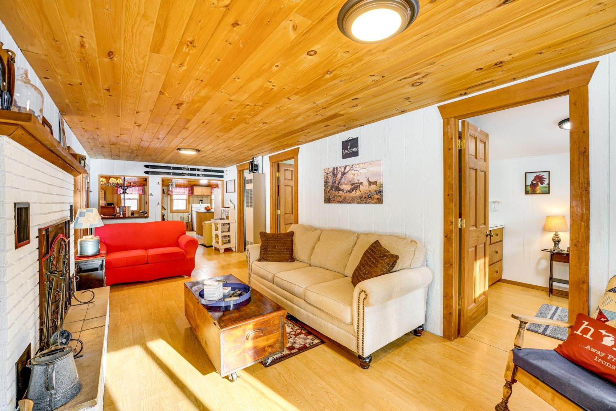 Pet-Friendly Irons Cottage About 4 Mi To Sand Lake! Экстерьер фото